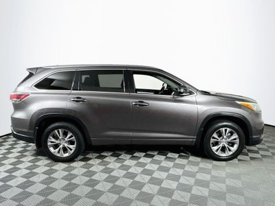 2015 Toyota Highlander XLE V6 AWD Preferred Owner's Portfolio