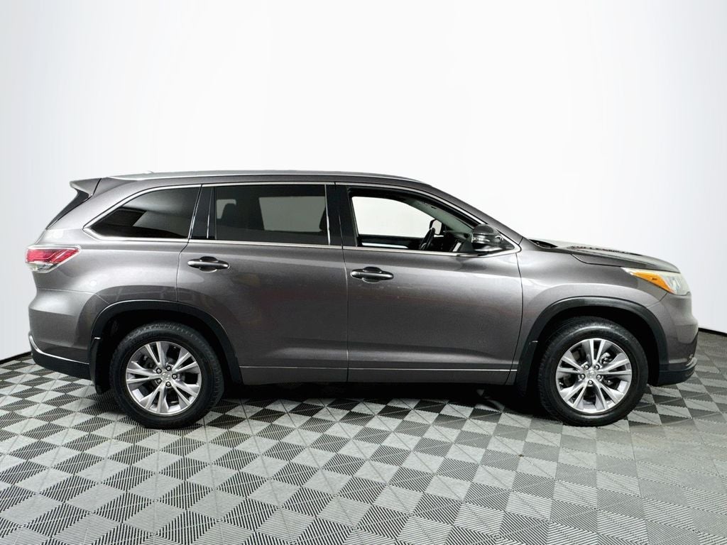 2015 Toyota Highlander XLE V6 AWD Preferred Owner's Portfolio