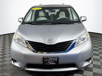2014 Toyota Sienna LE 8 Passenger