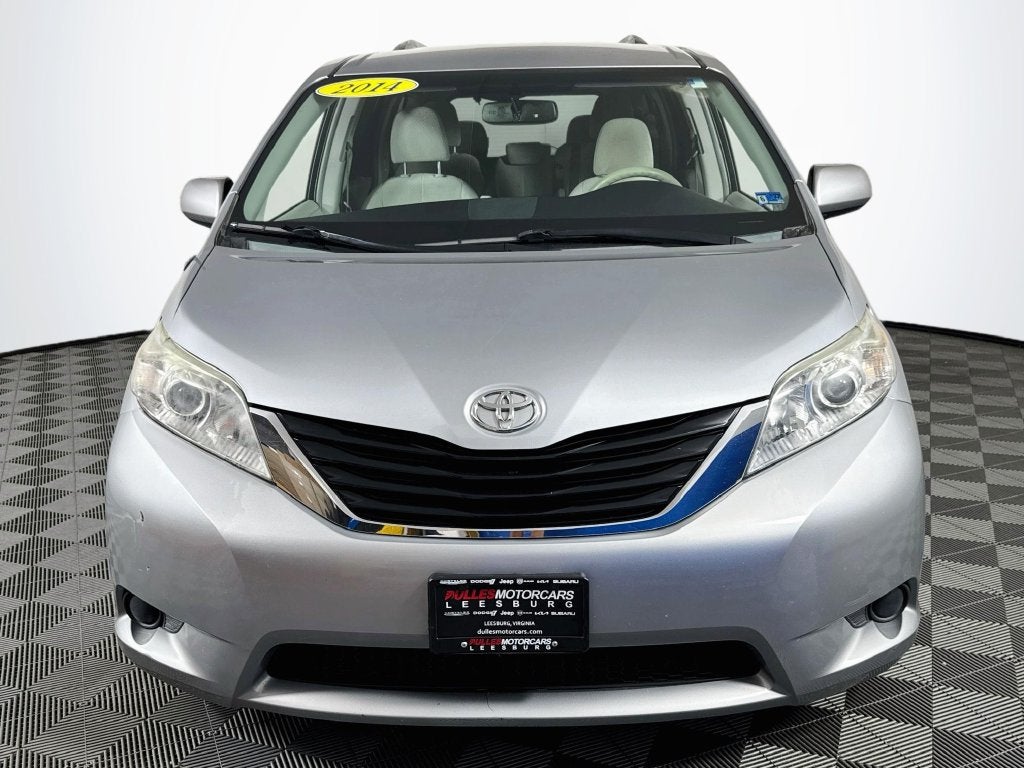 2014 Toyota Sienna LE 8 Passenger