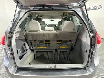 2014 Toyota Sienna LE 8 Passenger