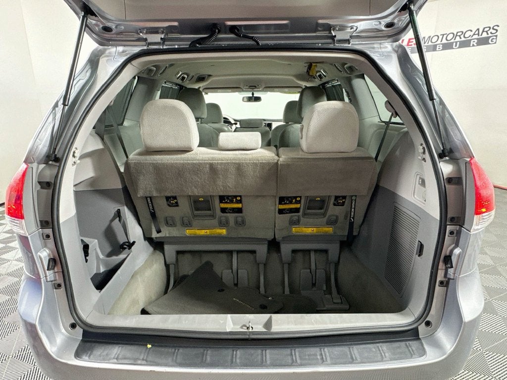 2014 Toyota Sienna LE 8 Passenger