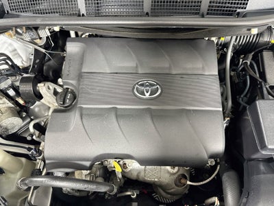 2014 Toyota Sienna LE 8 Passenger
