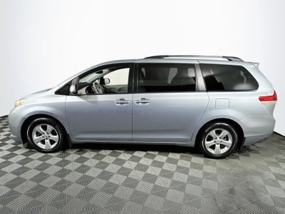 2014 Toyota Sienna LE 8 Passenger