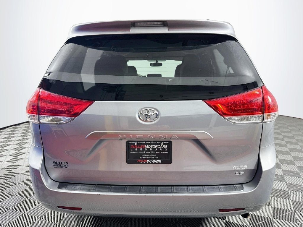 2014 Toyota Sienna LE 8 Passenger