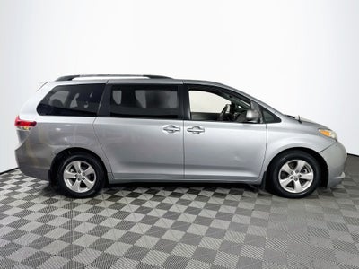 2014 Toyota Sienna LE 8 Passenger