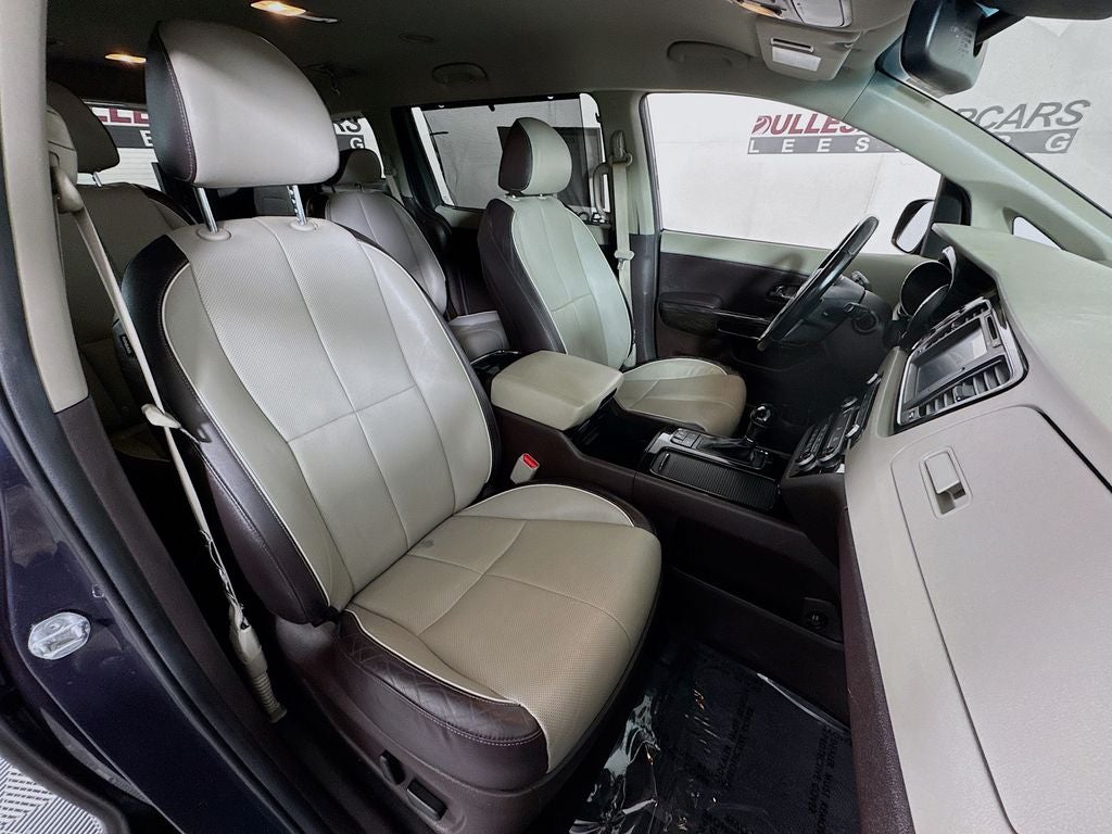 2016 Kia Sedona SXL W/MOBILITY SCOOTER LIFT