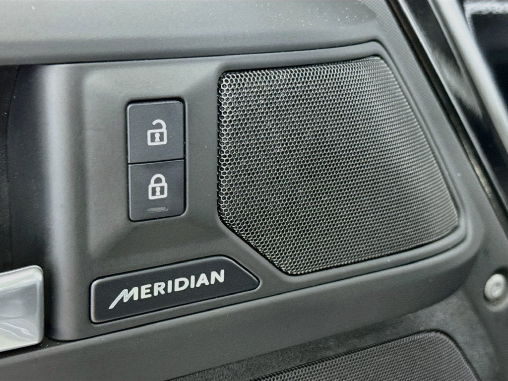 2025 Land Rover Defender S P300