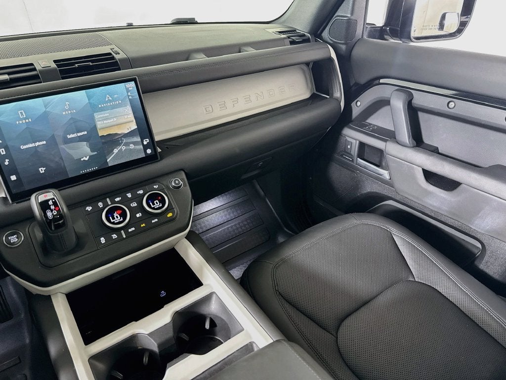2025 Land Rover Defender S P300