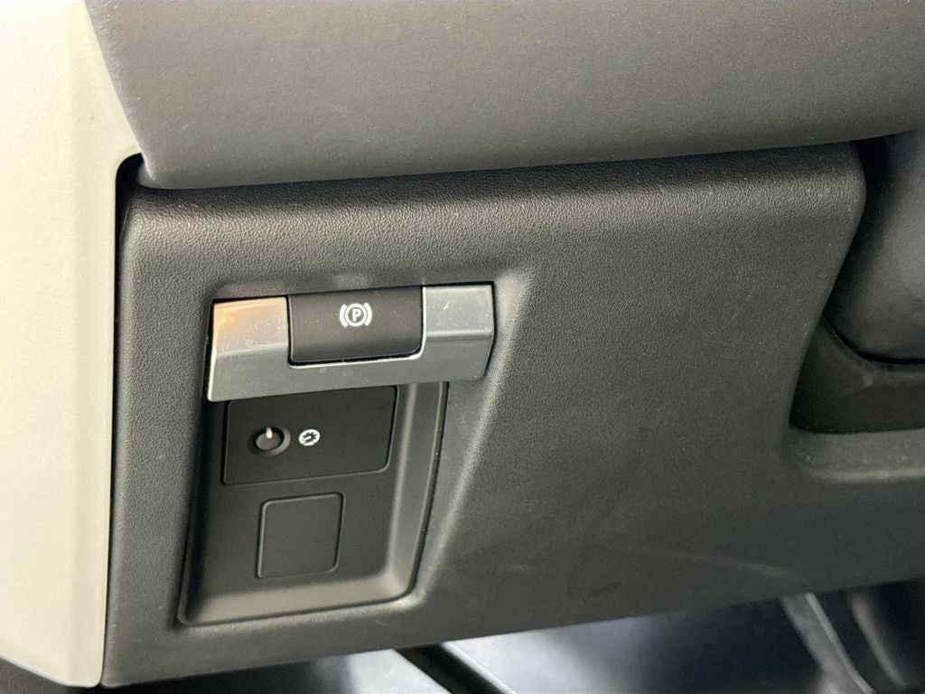 2025 Land Rover Defender 110 P300