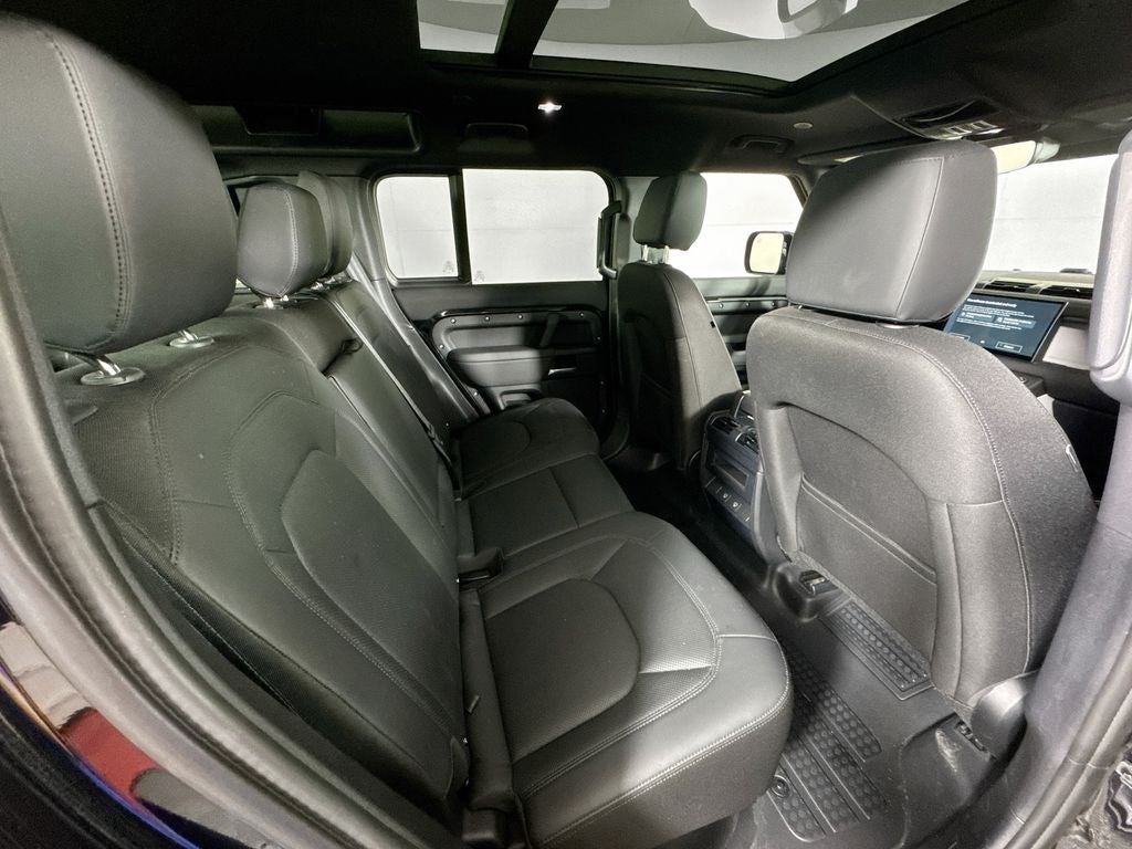 2025 Land Rover Defender 110 P300