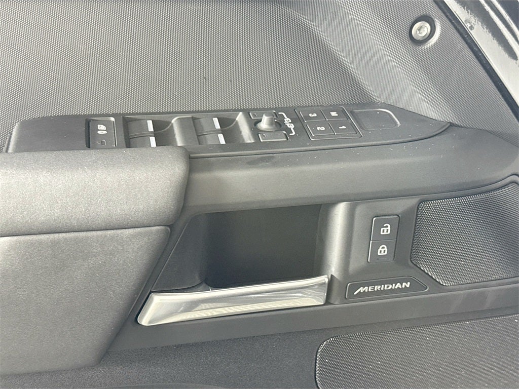 2025 Land Rover Defender S