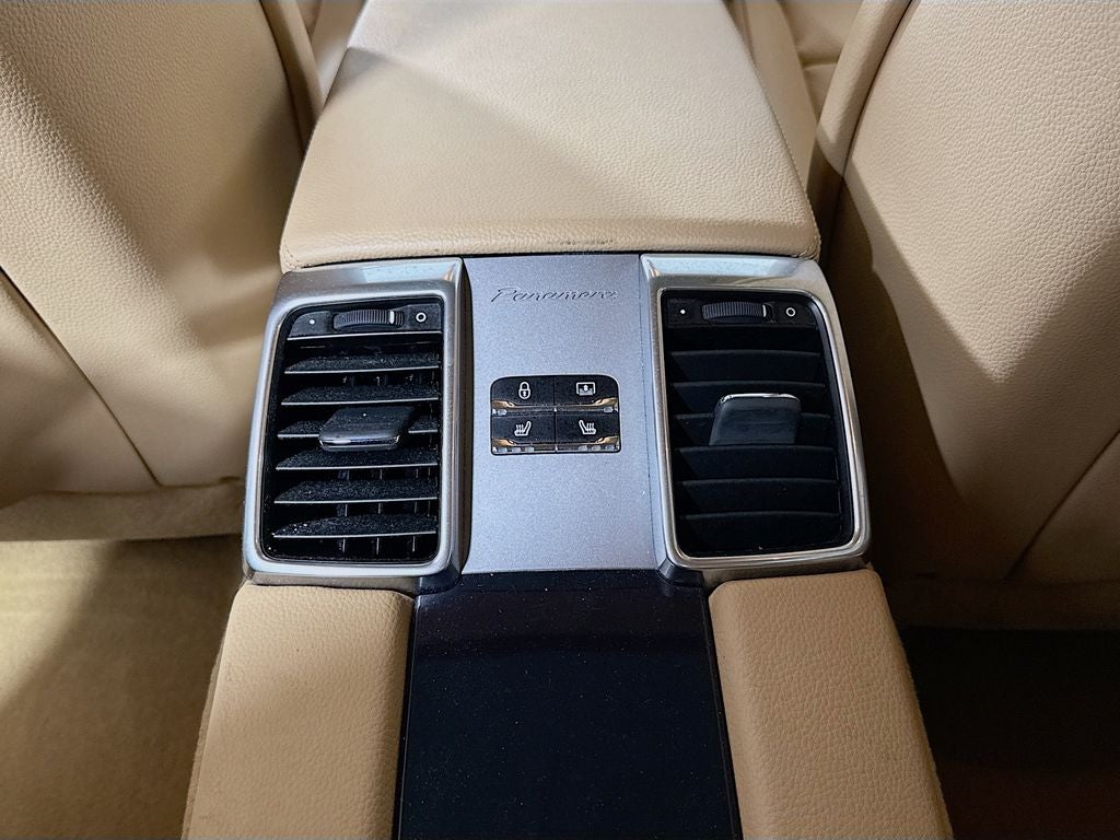 2013 Porsche Panamera 4 ALL WHEEL DRIVE