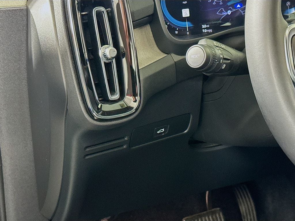 2023 Volvo XC40 B5 Core